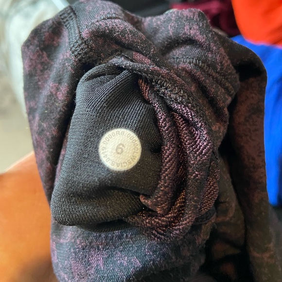 Lululemon Wunder Under Luxtreme 28’ - Picture 3 of 3